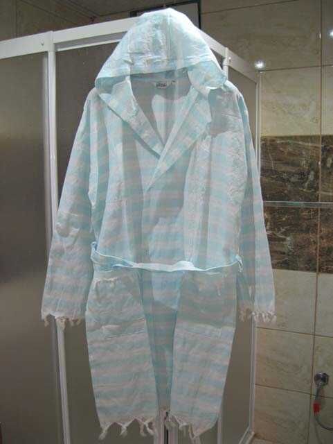 Saraylı Peştemal Bornoz Kapşonlu - 3